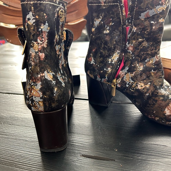 Chanii.B Ankle Boots - Picture 3 of 4